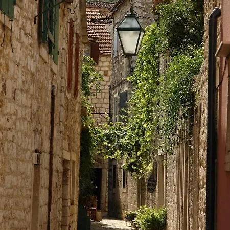 In Stari Grad Hvar With Balcony, Air Conditioning, Wifi, Dishwasher 5028-2 Apartment *